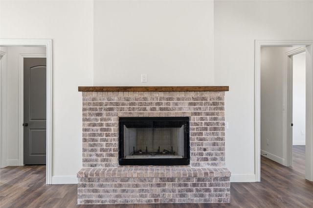 16 Pareya Circle, West, TX 76691