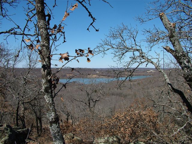 401 Mountain View Court, Sunset, TX 76270