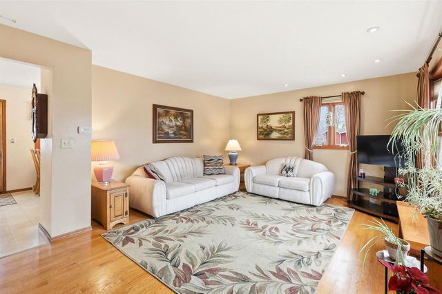 1107 HONEYSUCKLE LANE, Neenah, WI 54956