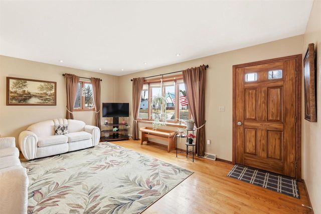 1107 HONEYSUCKLE LANE, Neenah, WI 54956