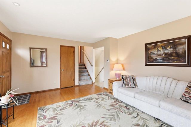 1107 HONEYSUCKLE LANE, Neenah, WI 54956