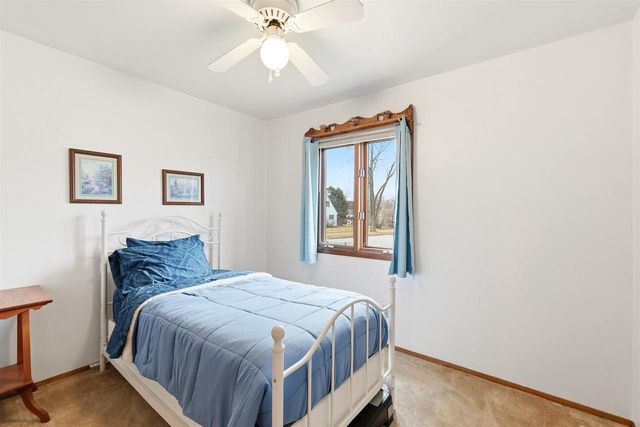 1107 HONEYSUCKLE LANE, Neenah, WI 54956