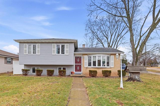 1107 HONEYSUCKLE LANE, Neenah, WI 54956