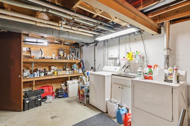 1107 HONEYSUCKLE LANE, Neenah, WI 54956