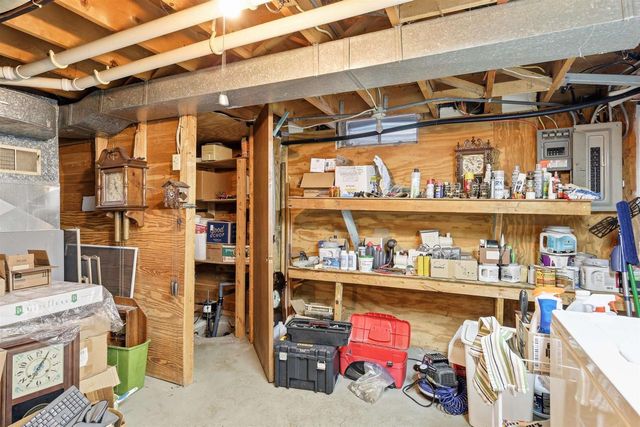 1107 HONEYSUCKLE LANE, Neenah, WI 54956