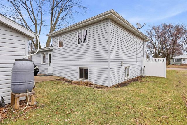 1107 HONEYSUCKLE LANE, Neenah, WI 54956