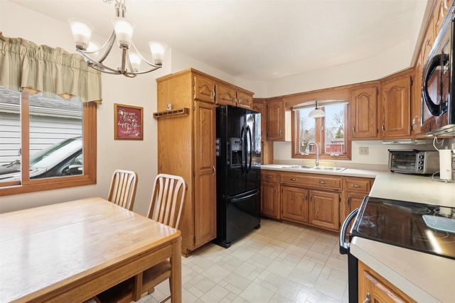 1107 HONEYSUCKLE LANE, Neenah, WI 54956