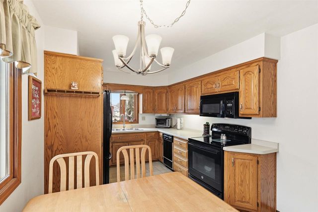 1107 HONEYSUCKLE LANE, Neenah, WI 54956