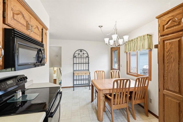 1107 HONEYSUCKLE LANE, Neenah, WI 54956