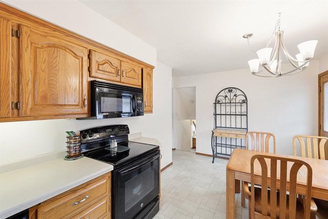 1107 HONEYSUCKLE LANE, Neenah, WI 54956