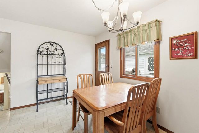 1107 HONEYSUCKLE LANE, Neenah, WI 54956