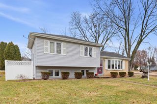 1107 HONEYSUCKLE LANE, Neenah, WI 54956