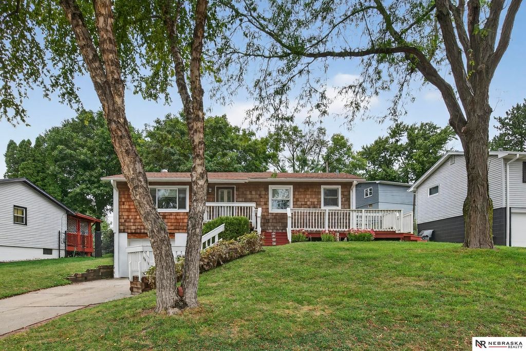 8506 Birch Drive, La Vista, NE 68128