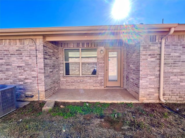 705 River Garden Drive, Fort Worth, TX 76114