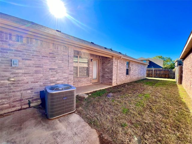 705 River Garden Drive, Fort Worth, TX 76114