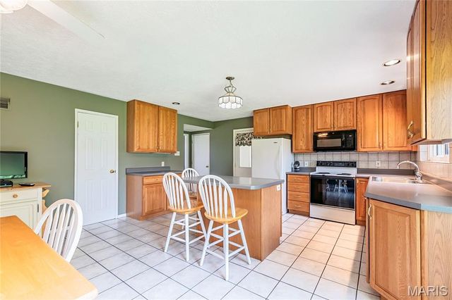 6011 Ranchwood Drive, Affton, MO 63123