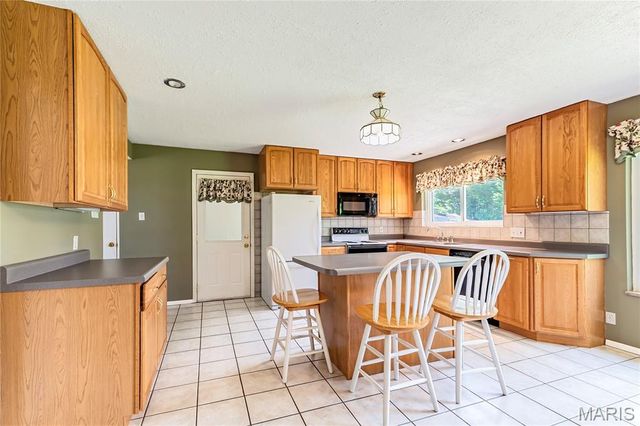 6011 Ranchwood Drive, Affton, MO 63123