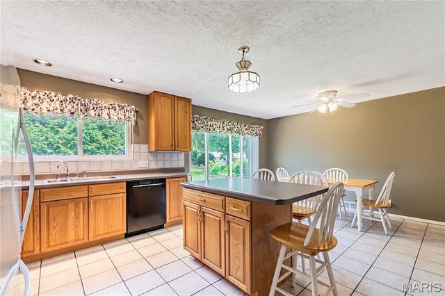6011 Ranchwood Drive, Affton, MO 63123