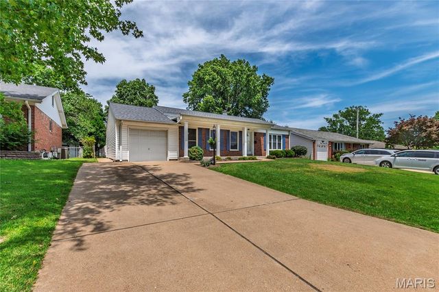 6011 Ranchwood Drive, Affton, MO 63123
