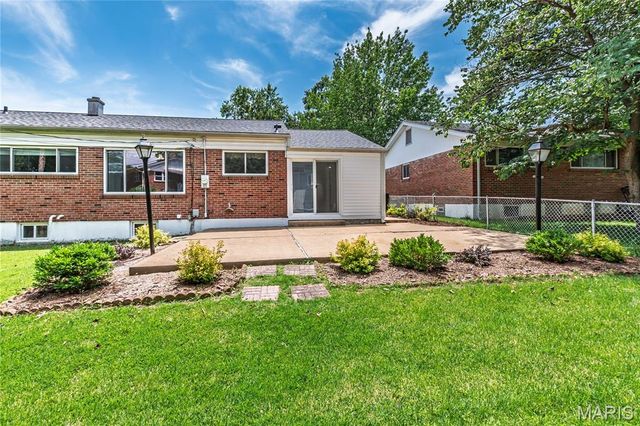 6011 Ranchwood Drive, Affton, MO 63123
