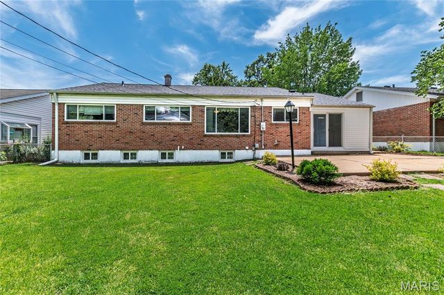 6011 Ranchwood Drive, Affton, MO 63123