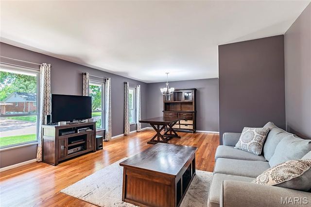 6011 Ranchwood Drive, Affton, MO 63123