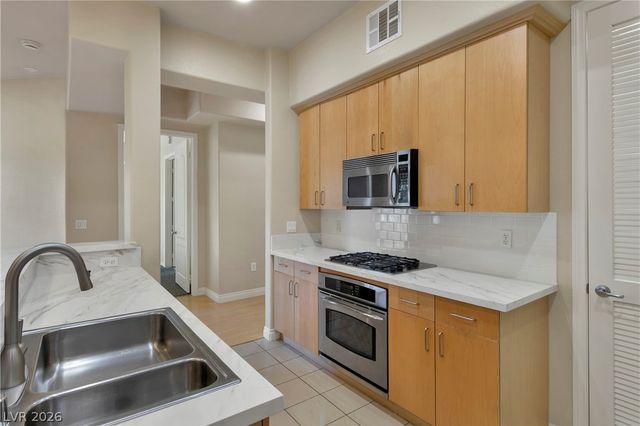 26 East SERENE Avenue 319, Las Vegas, NV 89123