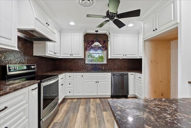 11511 Cherry Point Drive, Mont Belvieu, TX 77535