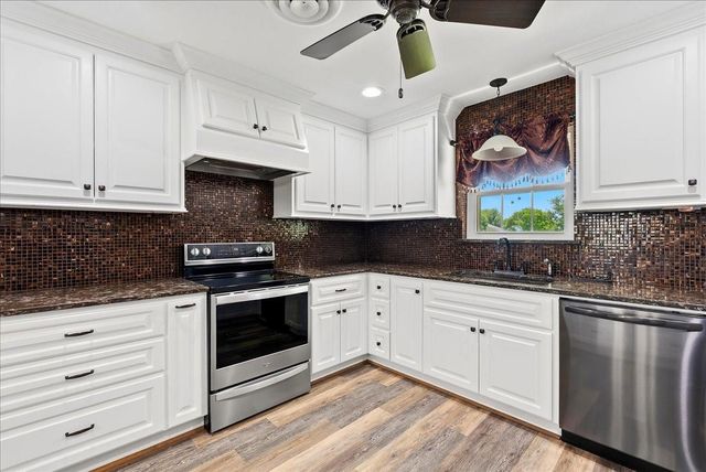 11511 Cherry Point Drive, Mont Belvieu, TX 77535