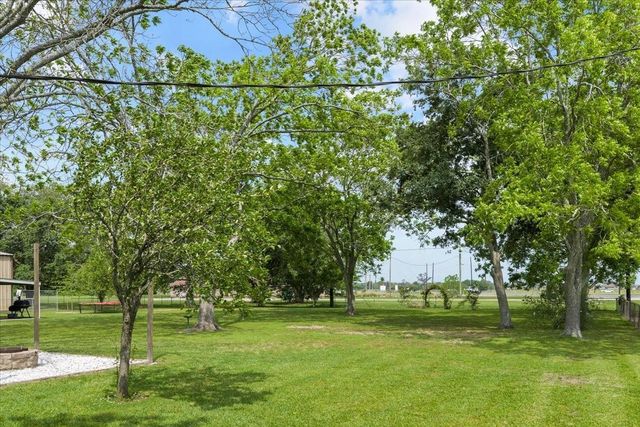 11511 Cherry Point Drive, Mont Belvieu, TX 77535