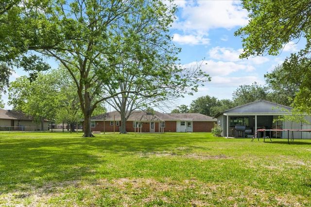 11511 Cherry Point Drive, Mont Belvieu, TX 77535