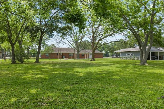 11511 Cherry Point Drive, Mont Belvieu, TX 77535