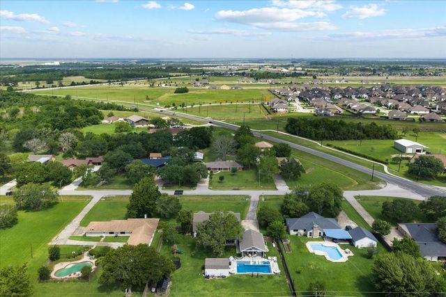 11511 Cherry Point Drive, Mont Belvieu, TX 77535