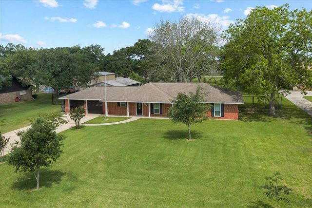 11511 Cherry Point Drive, Mont Belvieu, TX 77535
