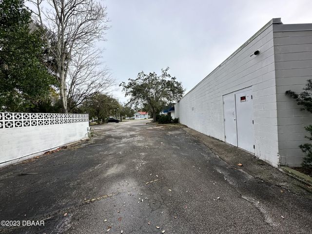 818 N Ridgewood Avenue, Daytona Beach, FL 32114