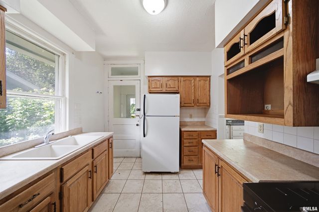 1723 W CALLENDER Avenue, Peoria, IL 61606