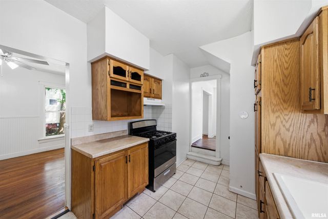 1723 W CALLENDER Avenue, Peoria, IL 61606