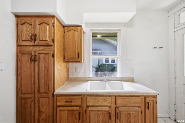 1723 W CALLENDER Avenue, Peoria, IL 61606