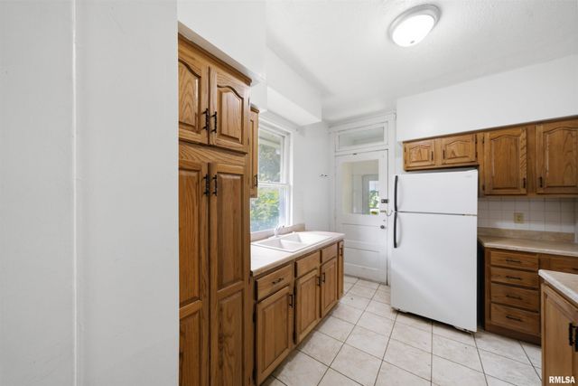 1723 W CALLENDER Avenue, Peoria, IL 61606