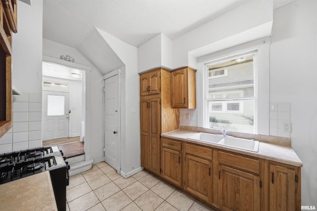 1723 W CALLENDER Avenue, Peoria, IL 61606
