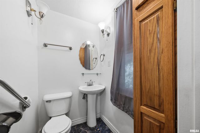 1723 W CALLENDER Avenue, Peoria, IL 61606