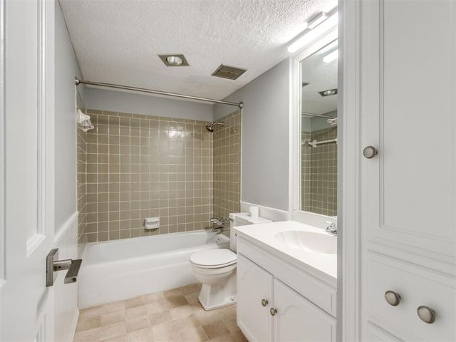 11411 N May Avenue A, Oklahoma City, OK 73120