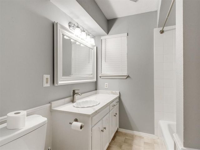 11411 N May Avenue A, Oklahoma City, OK 73120