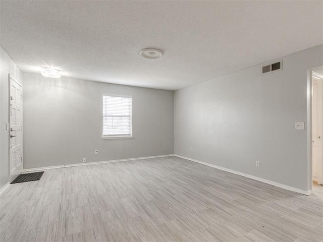 11411 N May Avenue A, Oklahoma City, OK 73120