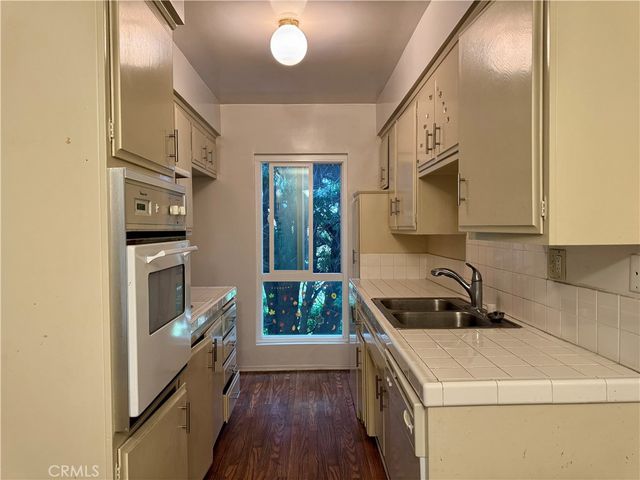 157 Esperanza Avenue H, Sierra Madre, CA 91024