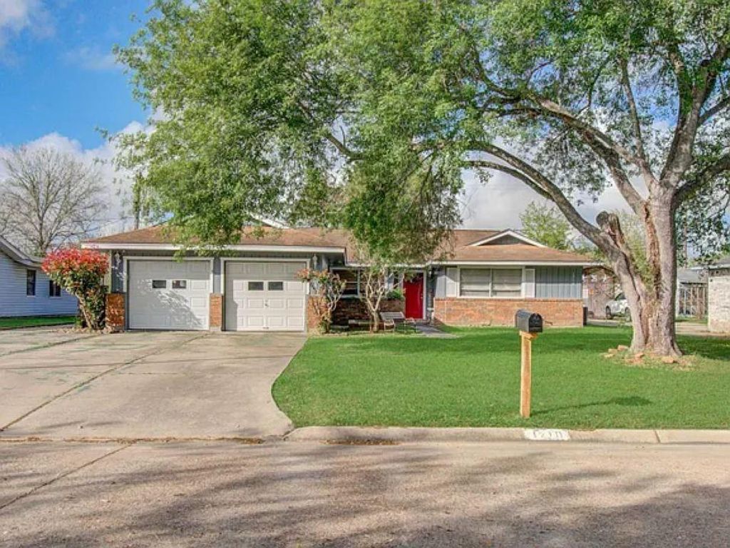 1710 W 11th Street, Freeport, TX 77541