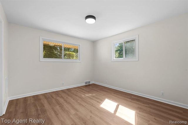 28580 Red Leaf Lane, Southfield, MI 48076