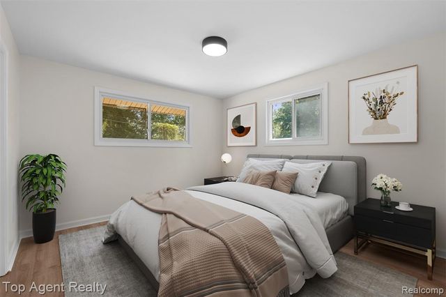 28580 Red Leaf Lane, Southfield, MI 48076