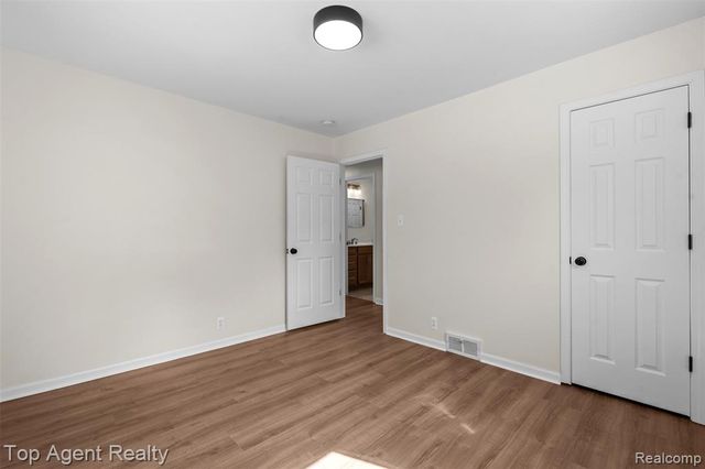 28580 Red Leaf Lane, Southfield, MI 48076