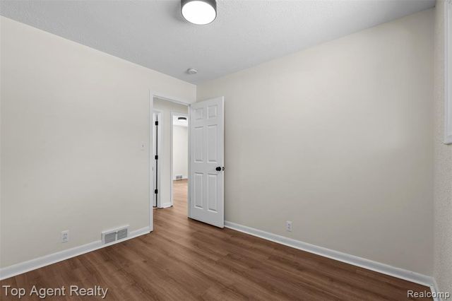 28580 Red Leaf Lane, Southfield, MI 48076